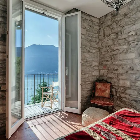 Villa La Solitaria - By Myhomeincomo